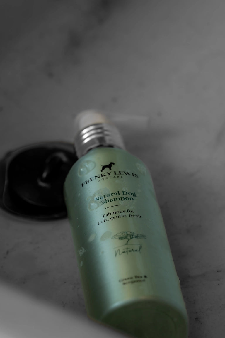Shampooing naturel pour chien Thé Vert & Bergamote – FRENKY LEWIS 200 ml