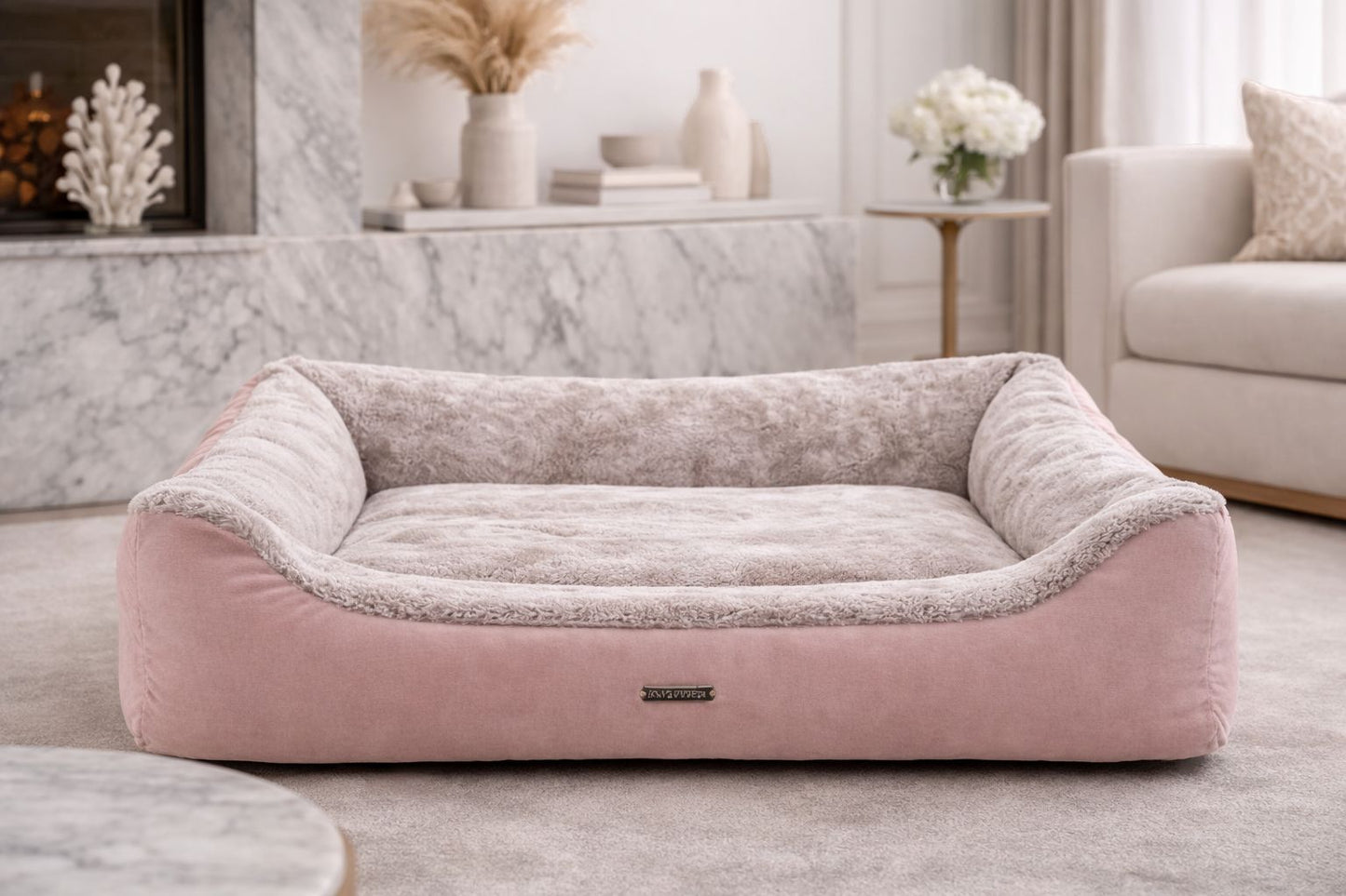 Coussin CAP FERRET déhoussable en fourrure rose pour chien – Milk & Pepper