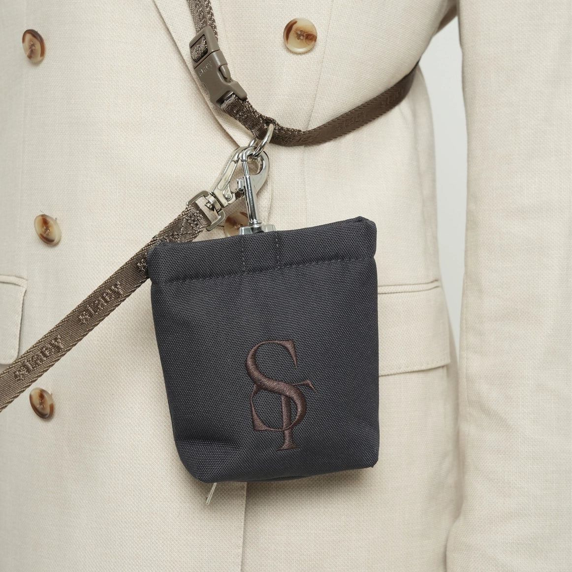 Sac à friandises pour chien ELMA avec porte-sacs à déjections – Storm – STAEY
